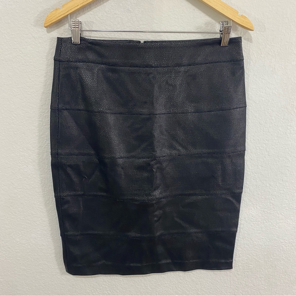 Virtue Rayon Blend Snakeskin Print Black Women's Skirt, Size 6, Pencil Skirt